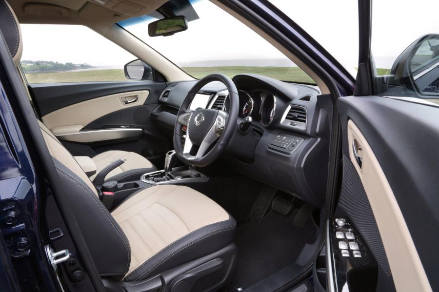  SsangYong Tivoli 2015 года  (UK) (фото 4 из 20)